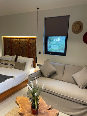 Firemannsrom – deluxe, 1 soverom, strandutsikt | Sengetøy av topp kvalitet, memory foam-senger og individuelt dekorert