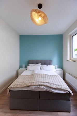 1 bedroom, desk, free WiFi, bed sheets