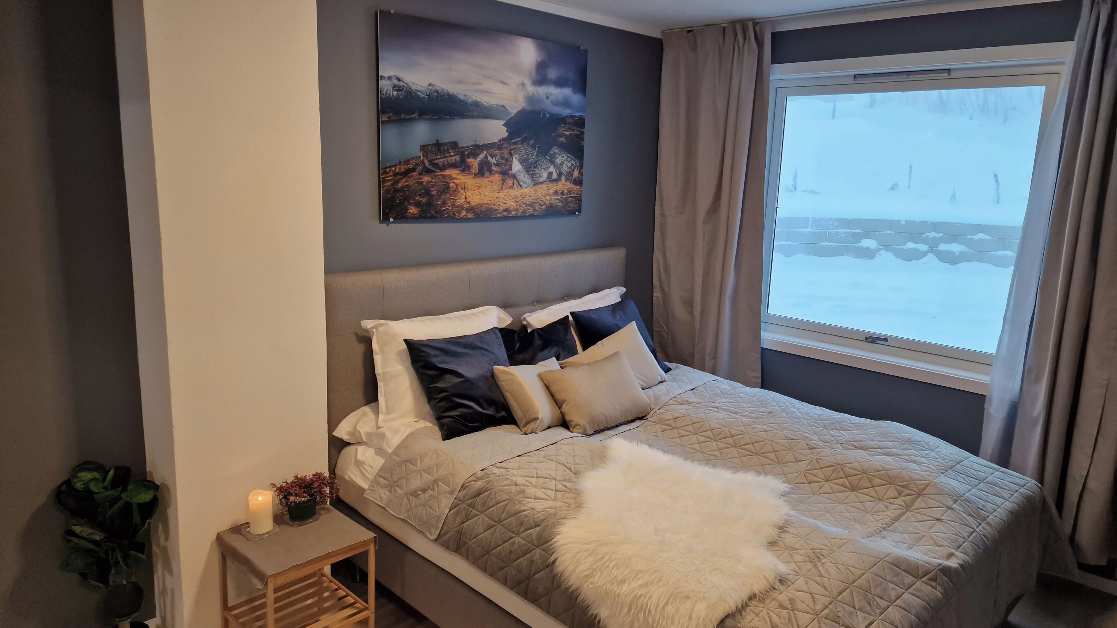 Apartment | Premium bedding, down comforters, pillowtop beds, individually decorated