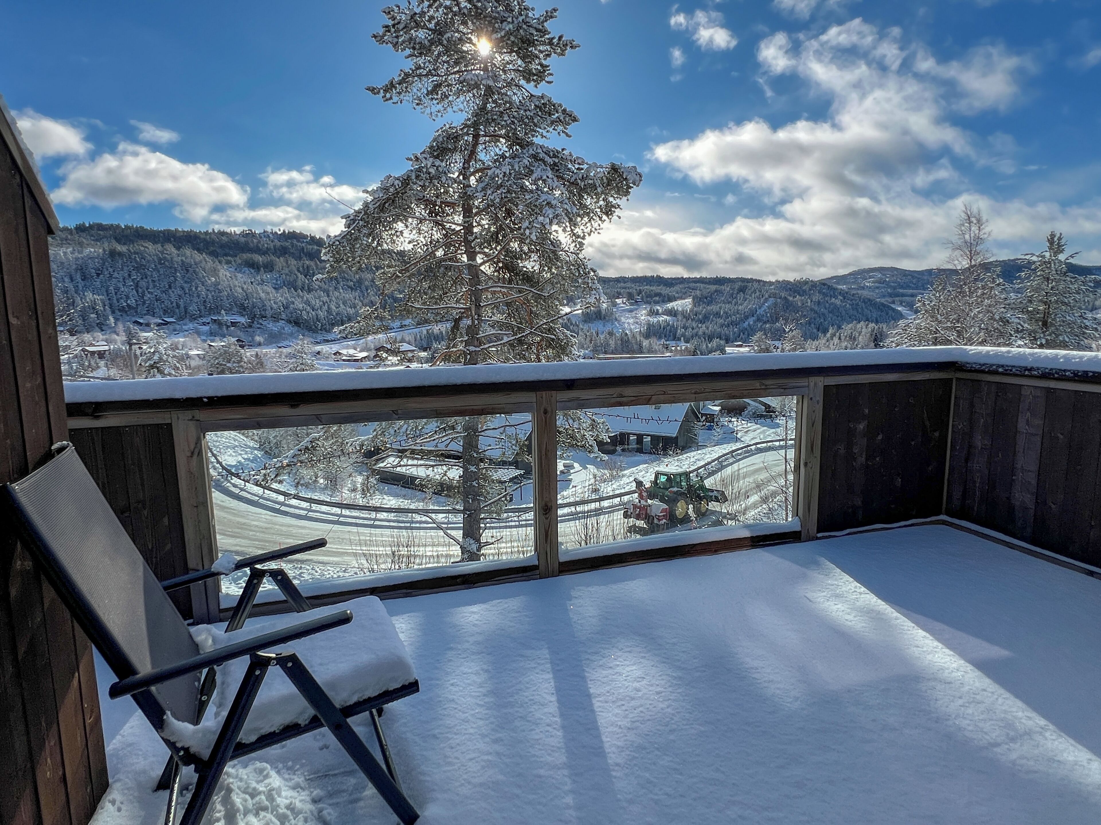 Apartment | Premium bedding, down comforters, pillowtop beds, individually decorated