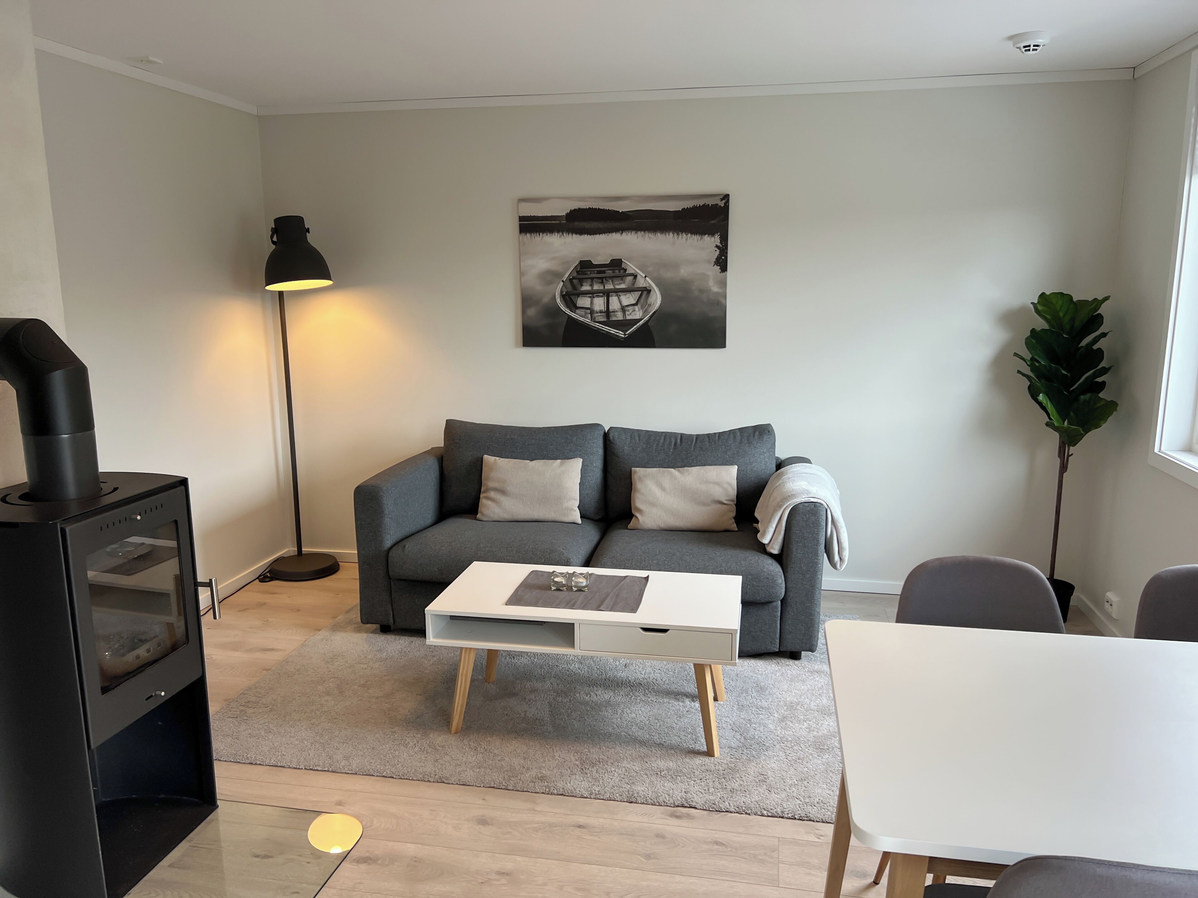 Premium Apartment | Premium bedding, down duvets, pillow-top beds, individually decorated