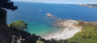 Your terrace overlooking the sea between Finistère and the Pink Granite Coast