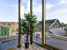 Suite with Sofa Bed & Balcony | Terrace/patio