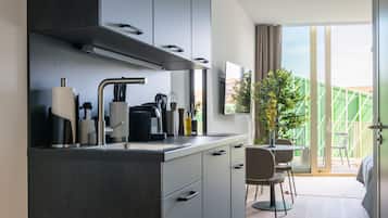 Suite with Balcony | Private kitchen | Fridge, coffee/tea maker, electric kettle, freezer