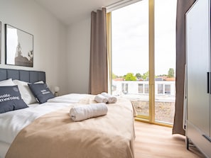 Estudi en suite | Espai de treball apte per a portàtils, wifi gratuïta i roba de llit