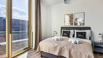 Espace de travail pour ordinateur portable, Wi-Fi gratuit, draps fournis