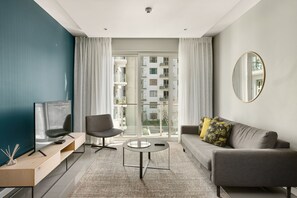 Business Apartment | Living area | 32-inch flat-screen TV with cable channels, TV, Netflix - The Tyrwhitt 307 (Johannesburg)