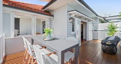 Stunning Modern 1920’s house 4 mins from Brisbane CBD with enchanting City views