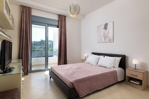 4 bedrooms, in-room safe, iron/ironing board, travel cot