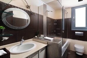 Bathtub, hair dryer, towels - Villa Rapha Maris in Afandou (Αφάντου)