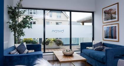 4br-8guests-balcony-beachview-pool-pets