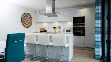 Apartment | Private kitchen | Fridge, microwave, oven, stovetop