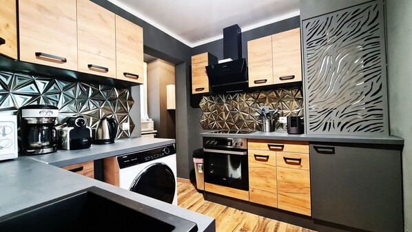 Luxury-Apartment | Wohnbereich | 55-Zoll-Smart-TV mit Kabelempfang, Fernseher