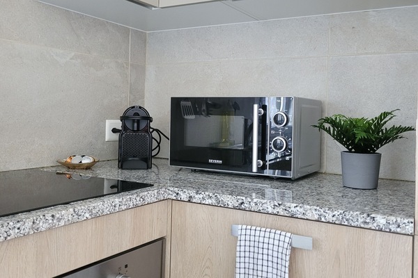 ثلاجة، ميكروويف، فرن، موقد طهي مسطح