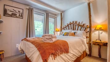9 bedrooms, travel cot, WiFi, bed sheets