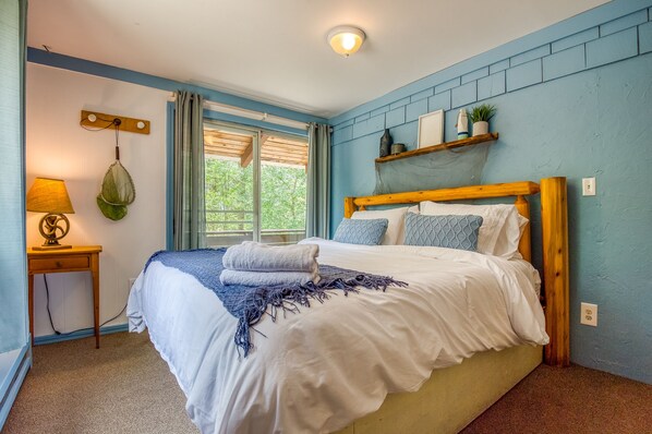 9 bedrooms, travel cot, WiFi, bed sheets