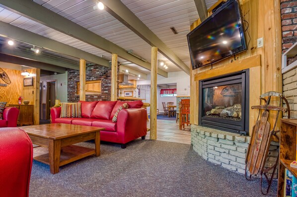 Smart TV, fireplace, DVD player, table football