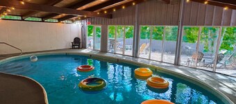 Expansive lodge| 9 Br | Indoor Pool | Sauna | Game Room | 3 Bath