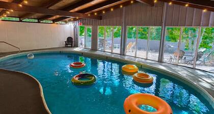 Expansive lodge| 9 Br | Indoor Pool | Sauna | Game Room | 3 Bath