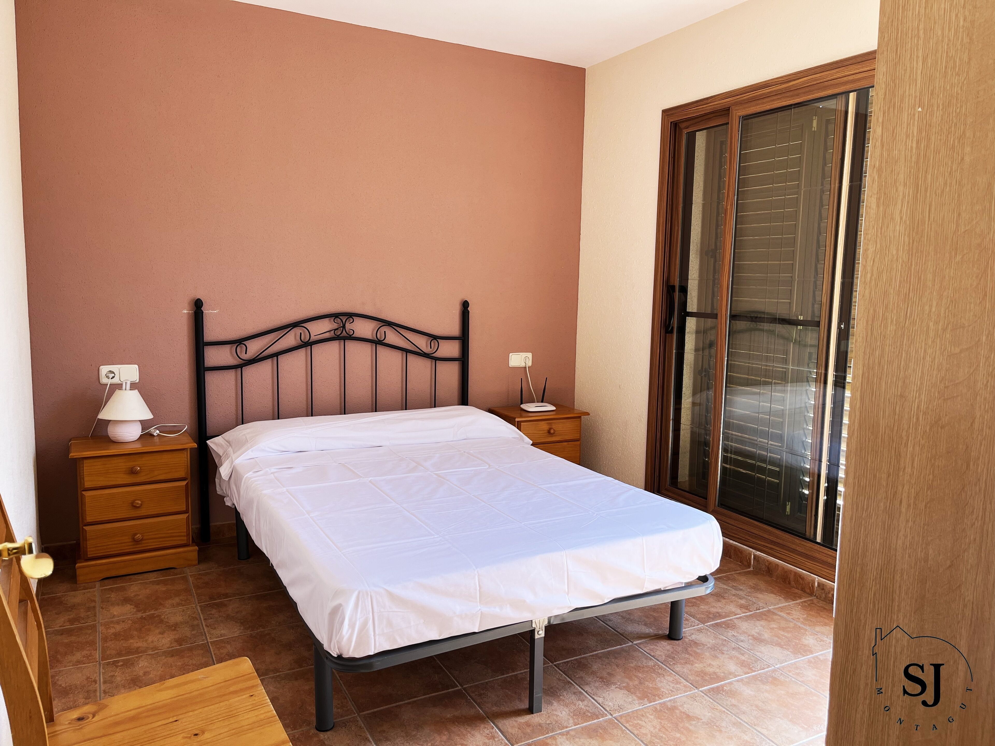 5 slaapkamers, een strijkplank/strijkijzer, wifi