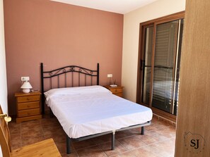 5 bedrooms, iron/ironing board, WiFi