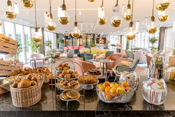 Daily continental breakfast for a fee - Motel One Rotterdam (Rotterdam)