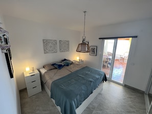 2 bedrooms, desk, iron/ironing board, free WiFi