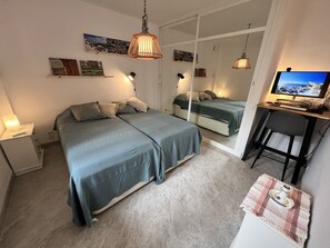 2 bedrooms, desk, iron/ironing board, free WiFi