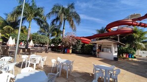 12 piscinas externas