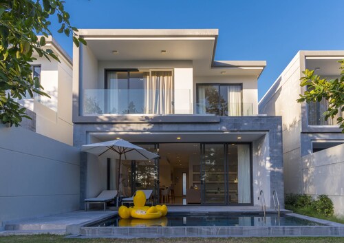 Modern 4 BR villa-golf view for family
