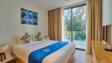 3 bedrooms, in-room safe, desk, blackout curtains