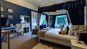 Deluxe Double Room | Iron/ironing board, free WiFi