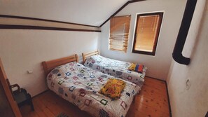 3 bedrooms, in-room safe, iron/ironing board, free WiFi - Villa Bora (Bogë)
