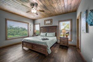 3 camere, una scrivania, ferro/asse da stiro, culla da viaggio