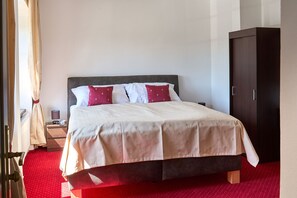 Standard Double Room | Free WiFi, bed sheets