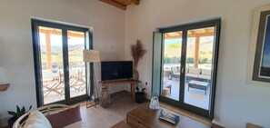 Comfort-Villa, 2 Schlafzimmer, zum Garten hin | Wohnzimmer