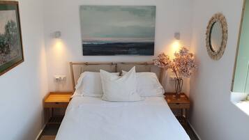 Comfort Villa, 2 Bedrooms, Garden Area | 2 bedrooms, soundproofing, iron/ironing board, free WiFi