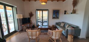 Comfort Villa, 2 Bedrooms, Garden Area | Living room