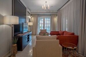 45-inch Smart TV with digital channels, TV, Netflix - Alvanti Residences (Accra)