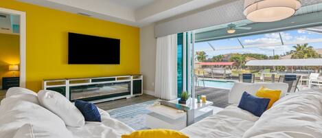 4 bedrooms, desk, iron/ironing board, travel cot