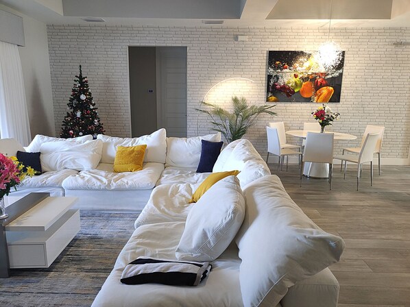 Smart TV, fireplace, video games, DVD player