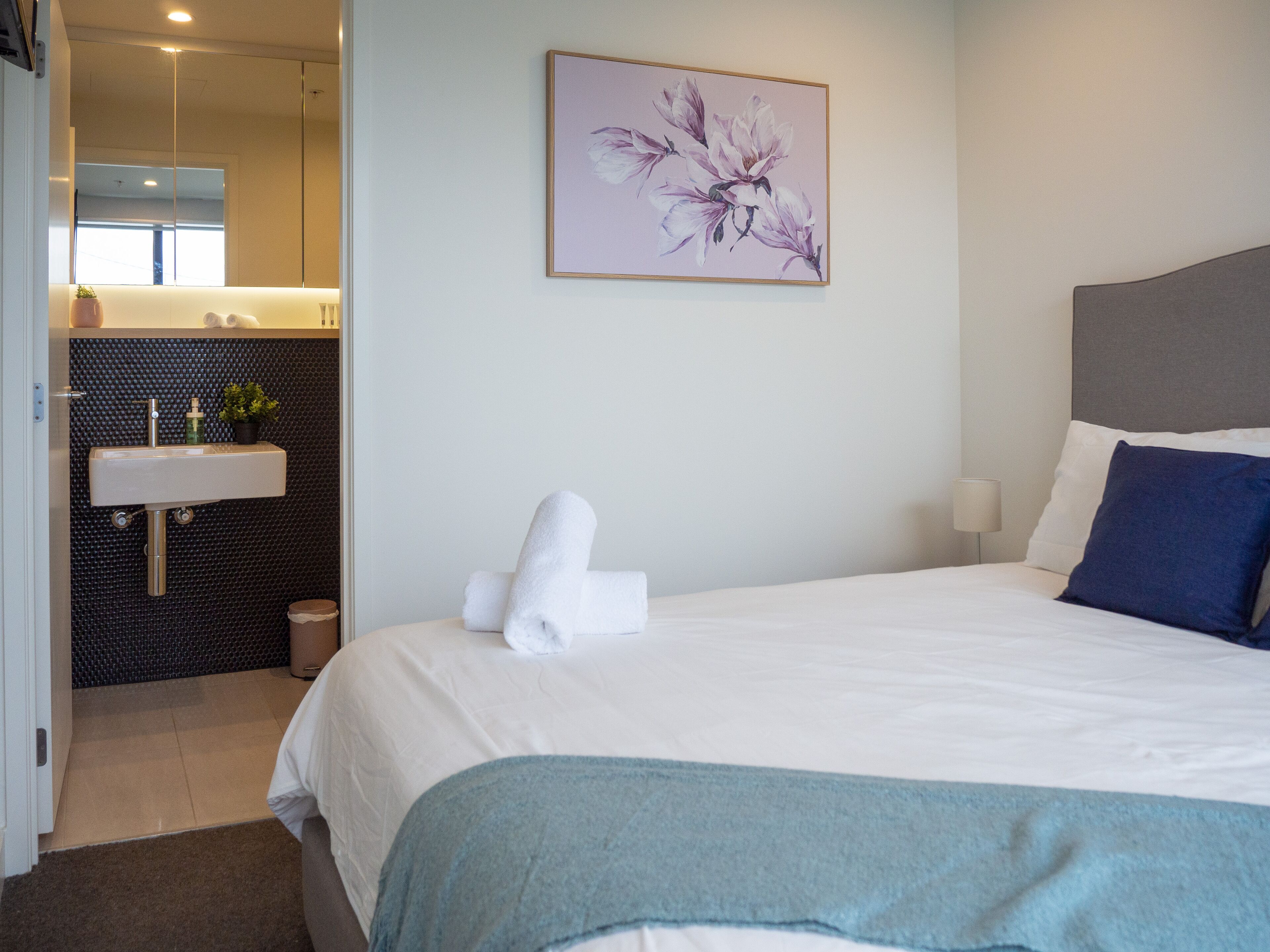 2 bedrooms, desk, iron/ironing board, travel crib