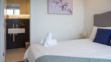 2 bedrooms, desk, iron/ironing board, travel crib