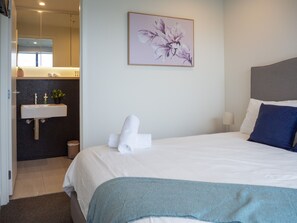 2 bedrooms, desk, iron/ironing board, travel cot