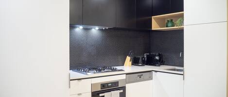 Refrigerador, microondas, horno y parrilla de estufa