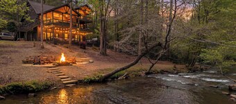 Stunning Riverfront Cabin in Blue Ridge, GA