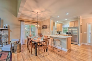 Dining Area | Dishware & Flatware