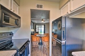 Fridge, microwave, stovetop, dishwasher - 1 Mi to Old Town! Snowbird Escape w/ Pool Access (Scottsdale)