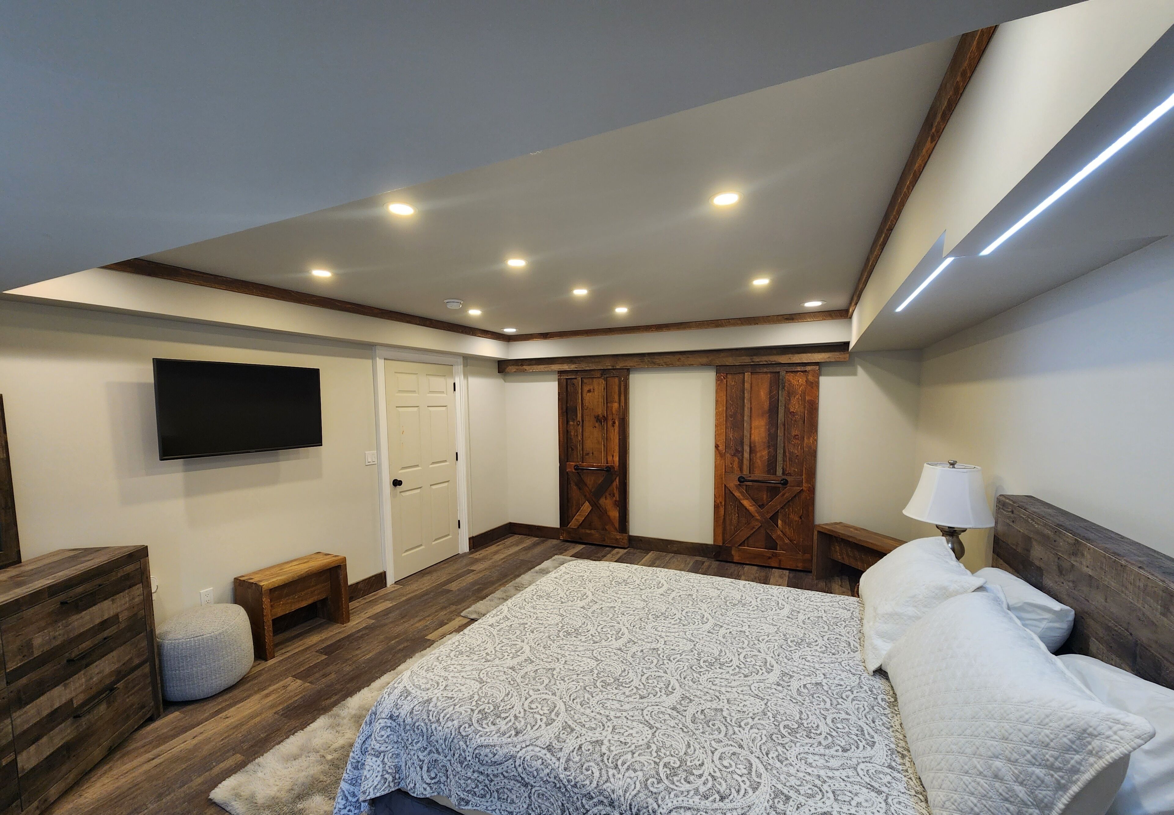 4 habitaciones, escritorio, tabla de planchar con plancha y wifi gratis 