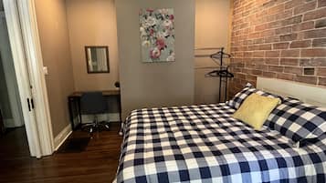 5 bedrooms, desk, iron/ironing board, free WiFi
